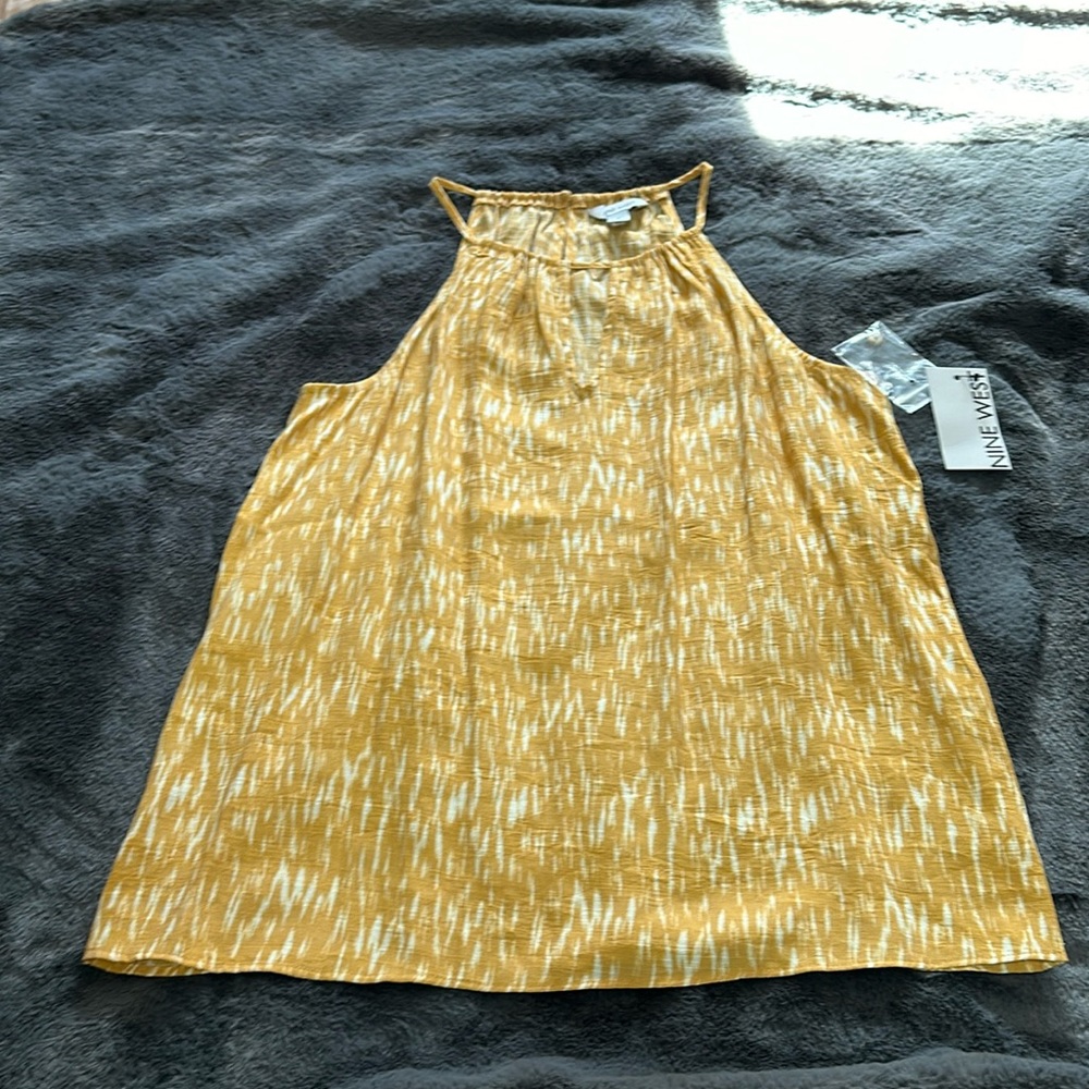 NWT Nine West Yellow Pattern Key Hole Tank - Picture 2 of 8